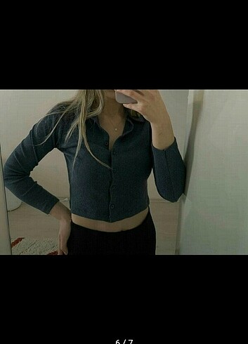 Indigo düğme detaylı crop örme bluz