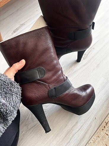 Nine West Nine West bot