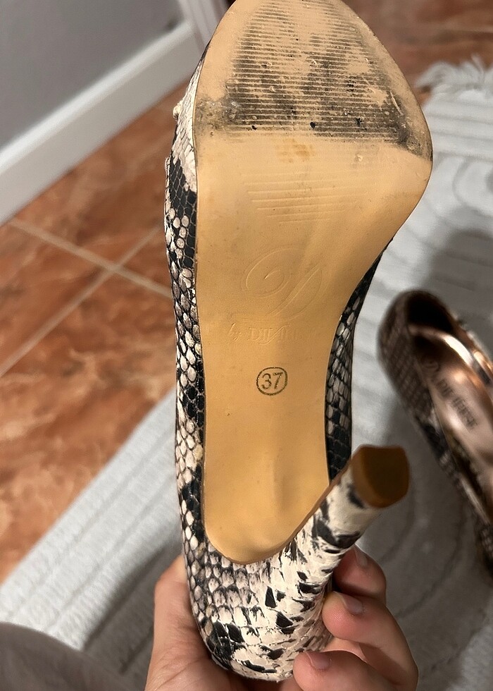 Yılan Derisi Desenli Platform - Görsel 5