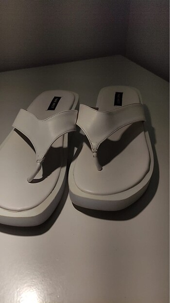 Nine West Parmak arası terlik