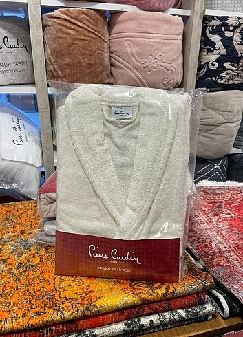PİERRE CARDİN BORNOZ ve taç kristal bornoz
