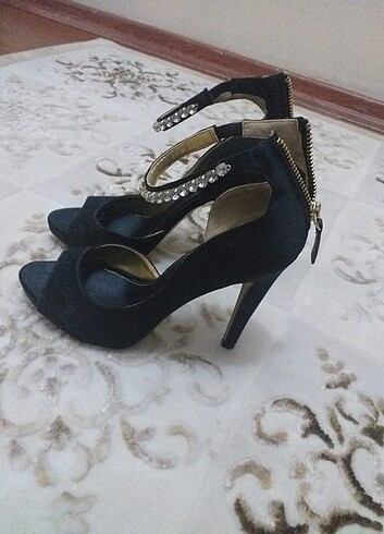 Nine West 1 kere kullanılmıştır