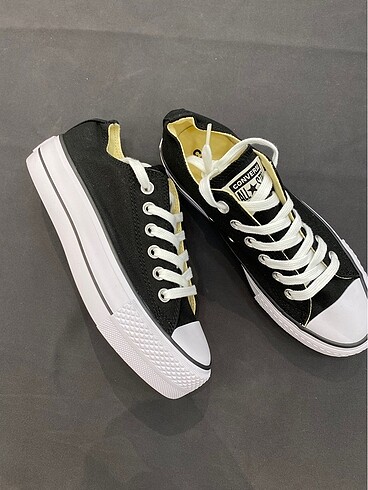 Converse Siyah Beyaz 36-41- Numara aralığı Vardır