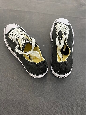 36 Beden Converse Siyah Beyaz 36-41- Numara aralığı Vardır