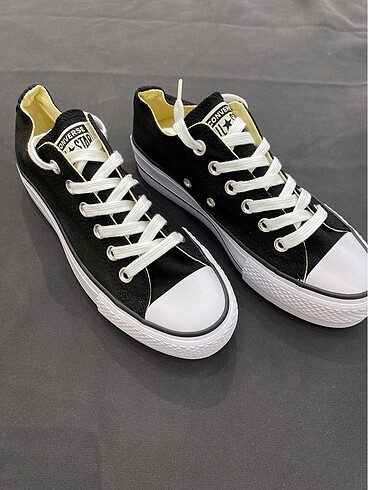 36 Beden siyah Renk Converse Siyah Beyaz 36-41- Numara aralığı Vardır
