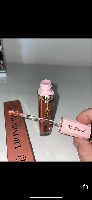  Beden Too faced Lip injections power plumping