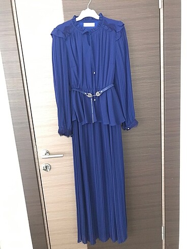 Saks elbise
