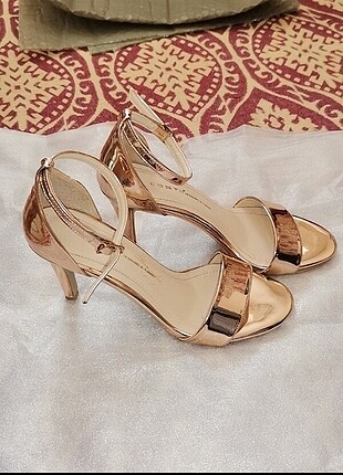 Gold Tek Bant Topuklu Ayakkabı