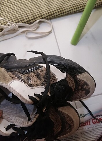 37 Beden çeşitli Renk 37 numara az kullanılmış sneaker