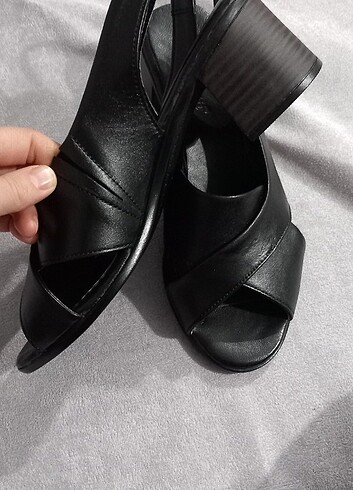 Diğer Hakiki deri topuklu sandalet