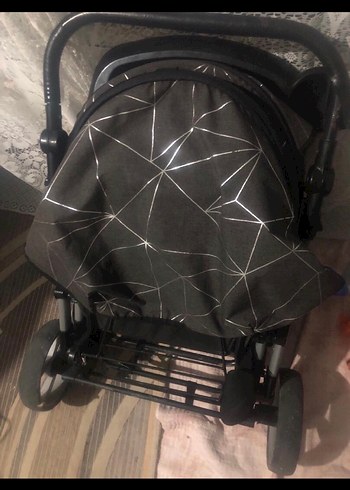 Siyah Bebek Arabası - Görsel 2
