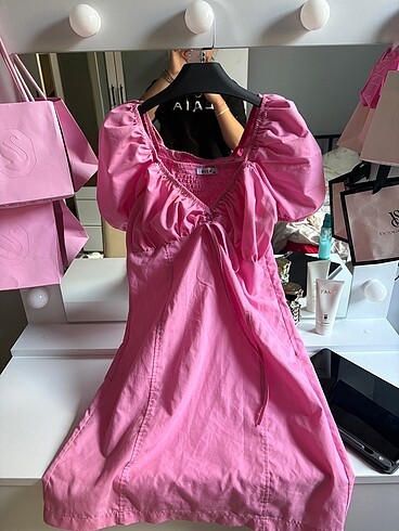 pembe mini elbise