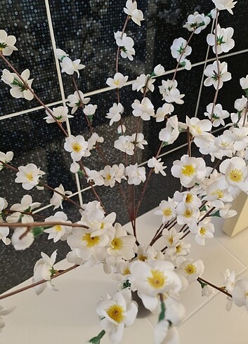 Beyaz yapay çiçek