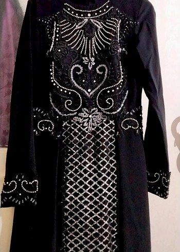 Siyah Nakışlı Uzun Kollu Gotik Abiye Elbise