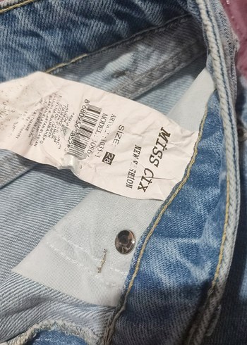 Düğmeli Mavi Tie-Dye Kot Şort - Görsel 4