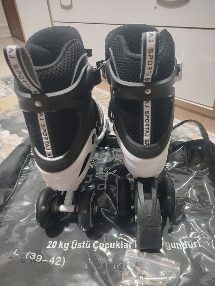 Sportaj Siyah-Yeşil LED Işıklı Inline Paten - Görsel 3