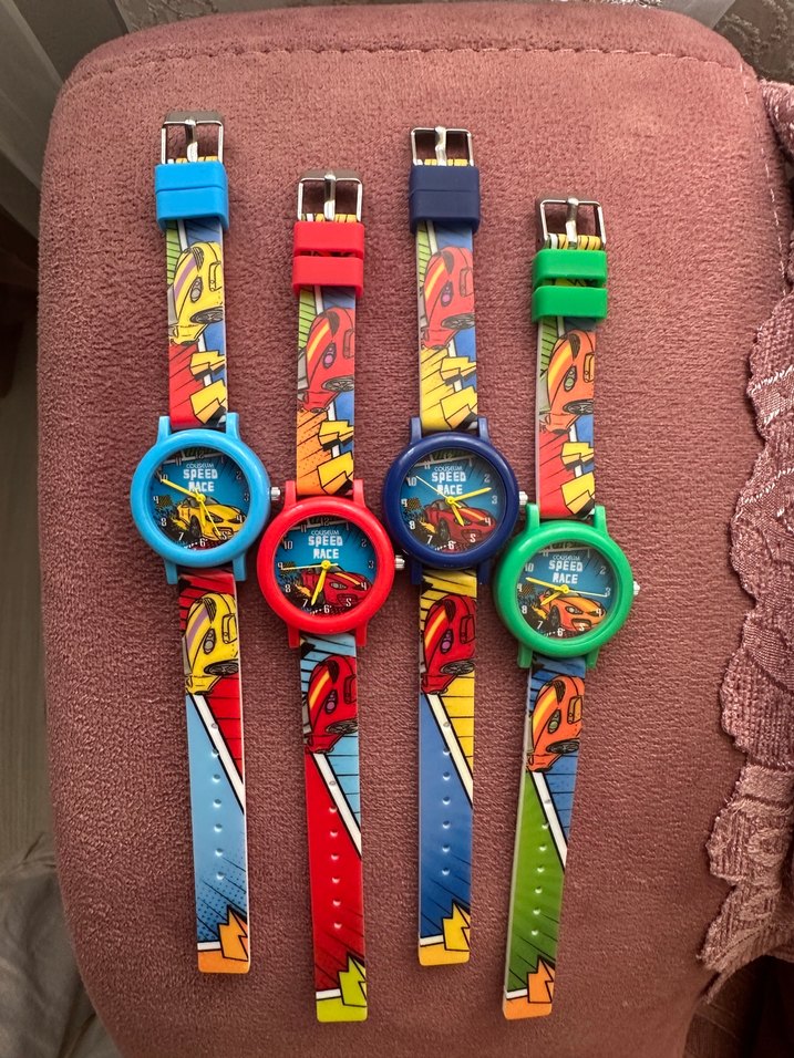 Çocuklar için Renkli Baskılı Plastik Saatler - Görsel 5