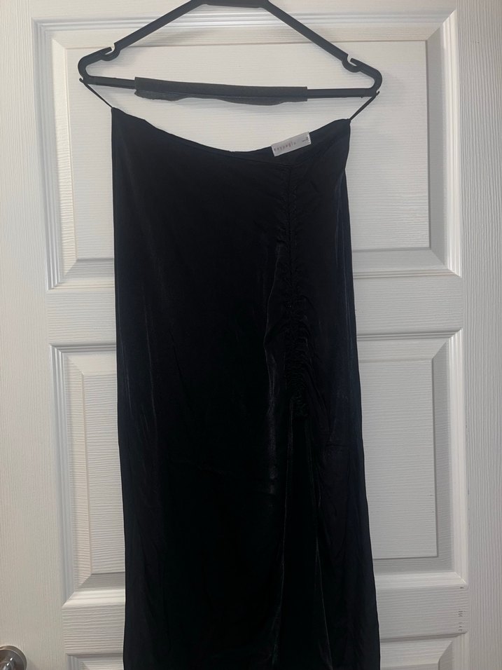 Siyah Önden Ayarlanabilir Yırtmaçlı Saten Midi Etek - Görsel 3