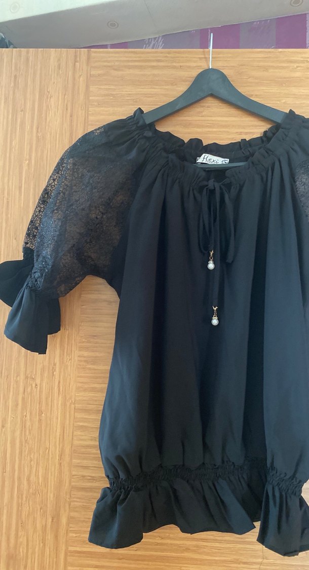 Dantel Detaylı Siyah Kısa Kollu Bluz - Görsel 2