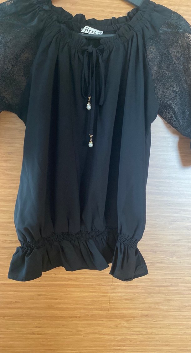 Dantel Detaylı Siyah Kısa Kollu Bluz - Görsel 3