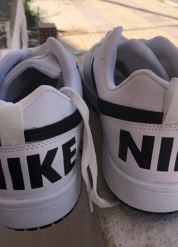 Beyaz Nike spor