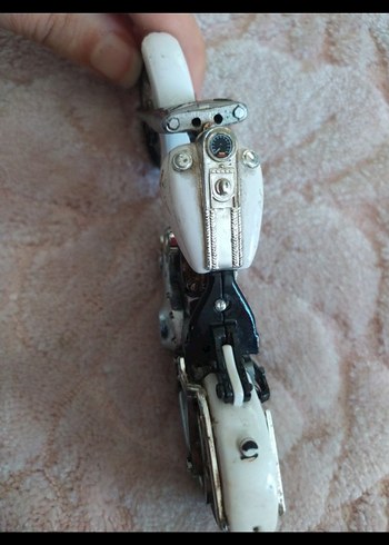 Ağır metal Beyaz Motosiklet - Görsel 4