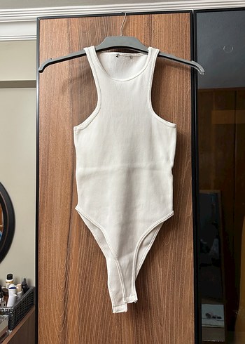 Beyaz çıtçıtlı body