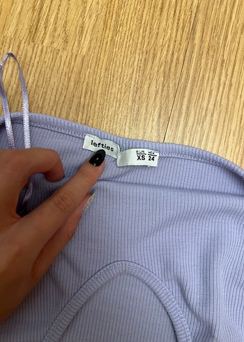 Bershka Lefties boyundan geçmeli crop