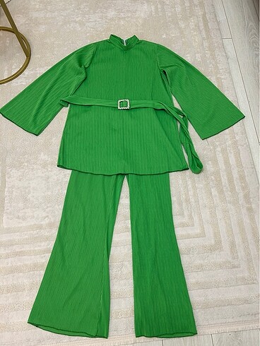 Yeşil pantolon takım