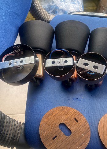 Siyah Metal ve Ahşap Tavan Lambası Aksesuarları - Görsel 2