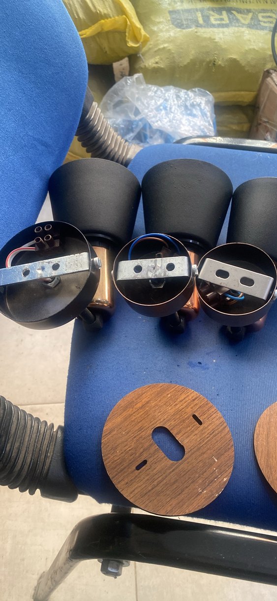 Siyah Metal ve Ahşap Tavan Lambası Aksesuarları - Görsel 2