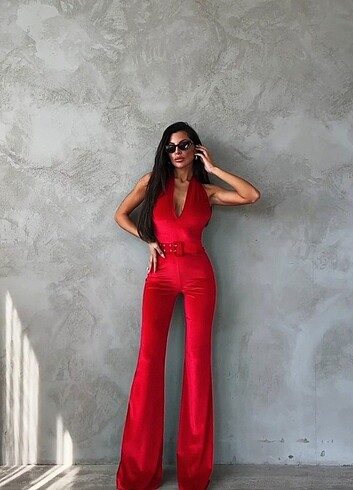 Yılbaşı için sevgililer günü için Kırmızı kadife tulum elbise
