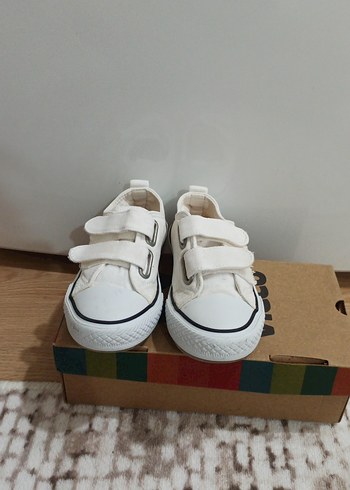 Beyaz keten sneaker ışığı yanmıyor
