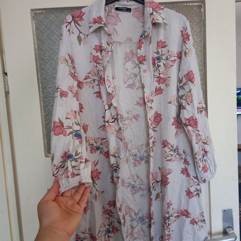 Pembe Çiçek Desenli Bol Kesim Uzun gomlek - Görsel 2