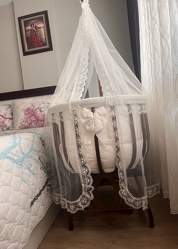 Diğer Kahverengi ahşap sallanabilen beşik