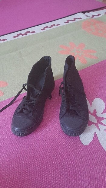 Siyah converse tarzı ayakkabı