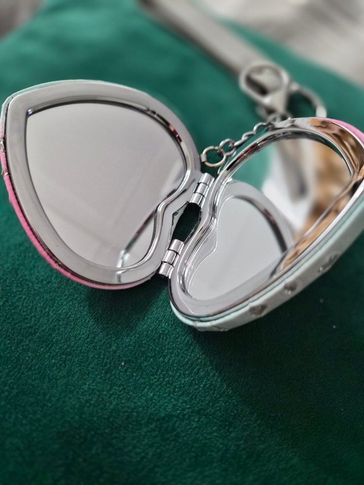 Renkli Unicorn Desenli Kalp Çift aynalı kapaklı Anahtarlık - Görsel 3