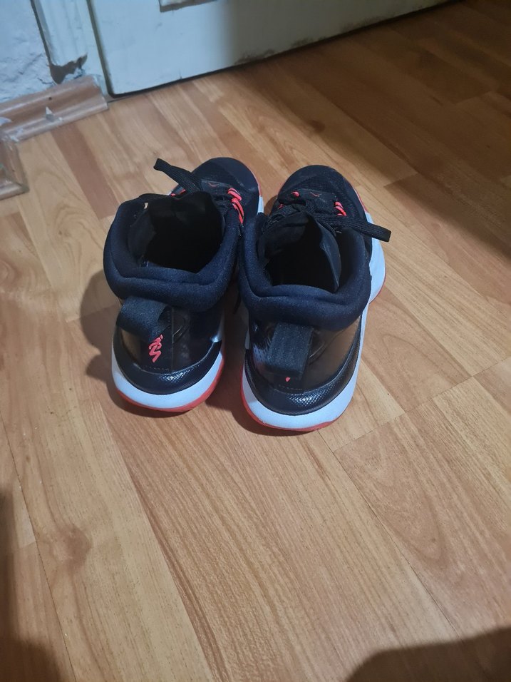 Kırmızı Siyah Basketbol Ayakkabısı - Görsel 4