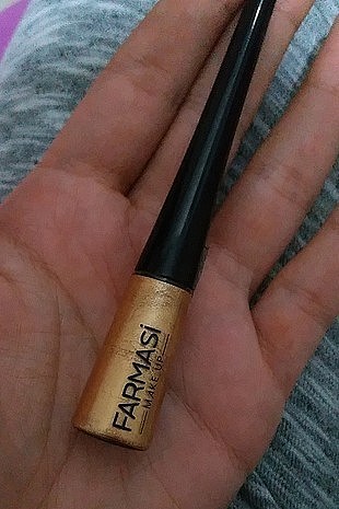 Glitter eyeliner