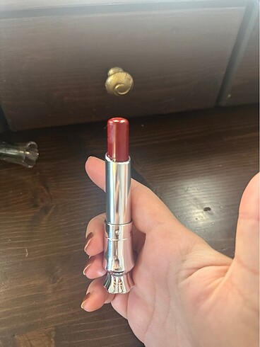 Beden kırmızı Renk Benefit Lip Balm