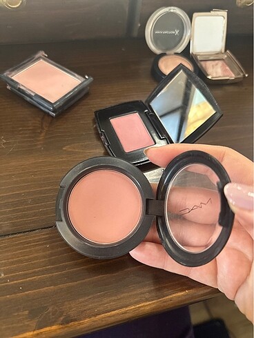  Beden Mac Blushbaby Allık