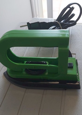 Yeşil Renkli Elektrikli seyehat Ütüsü