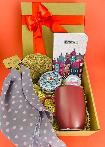 Renkli Hediye Kutusu: Kupa, Defter ve Aksesuarlar - Görsel 2