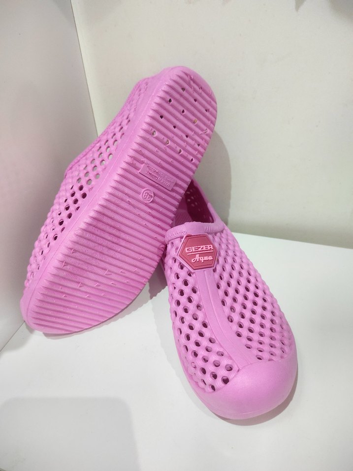 Kız Çocuk Pembe Delikli Sandalet - Görsel 2