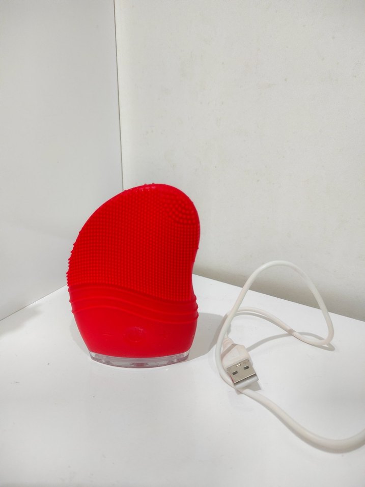 Şarjlı Kırmızı Renkli Yüz Temizleme Cihazı - Görsel 2