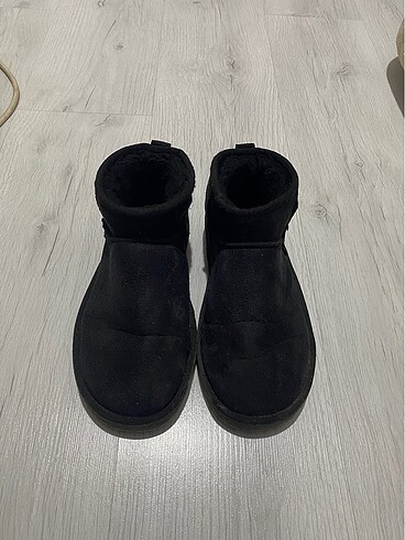 ugg bot