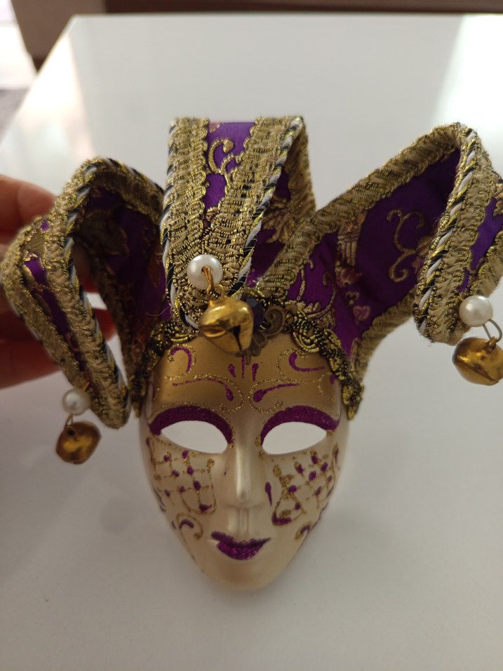 Mor ve Altın Renkli Karnaval Maskesi - Görsel 2