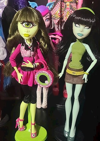 Monster High İris ve scarah