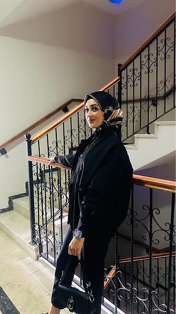 Siyah bombeli çeket