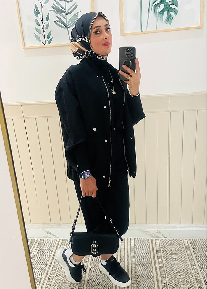 Siyah bombeli çeket - Görsel 2